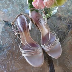 Verena gray silver woman's sandals. Size 8M Formal Wedding Bridesmaid Gift heal